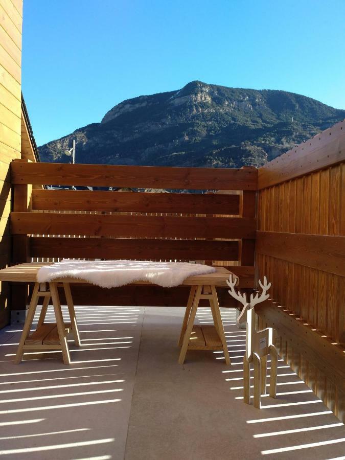 Tuca Del Mont Apartment Benasque Luaran gambar